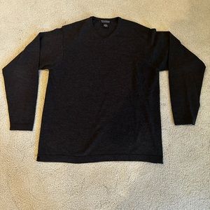 COPY - Banana Republic dark grey V neck sweater, 100% fine merino wool, size M